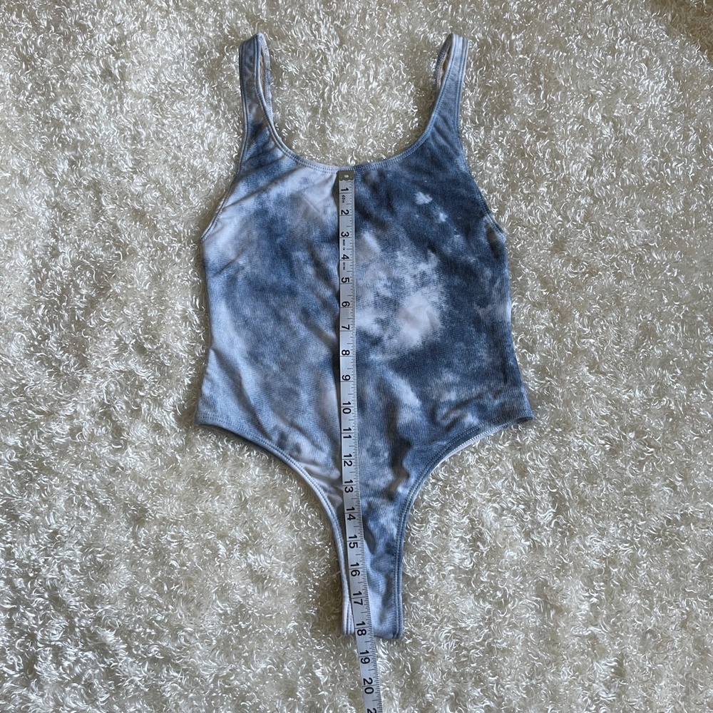 Bikini - Picture 3 of 6
